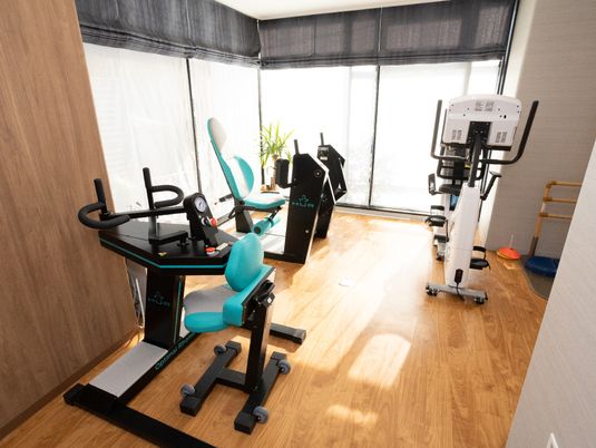 機能訓練器具の設置された部屋