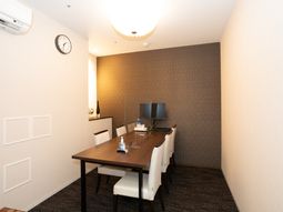 シックな居室のインテリア