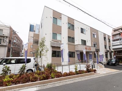 新築そうな清潔な外観