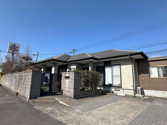 静かな外観