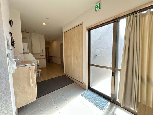 明るい入り口廊下