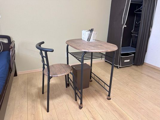 落ち着いた色彩の居室