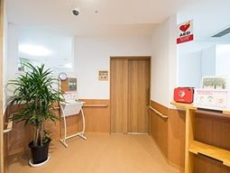 明るいロビーの様子