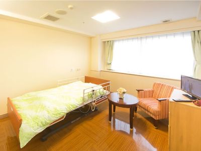 明るい居室の一角
