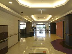 明るいエントランスの様子