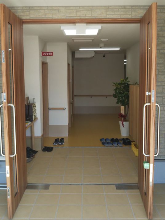 エントランスの開放的な空間