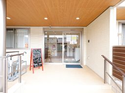 入り口と掲示板