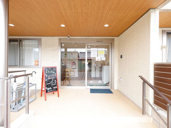 入り口と掲示板