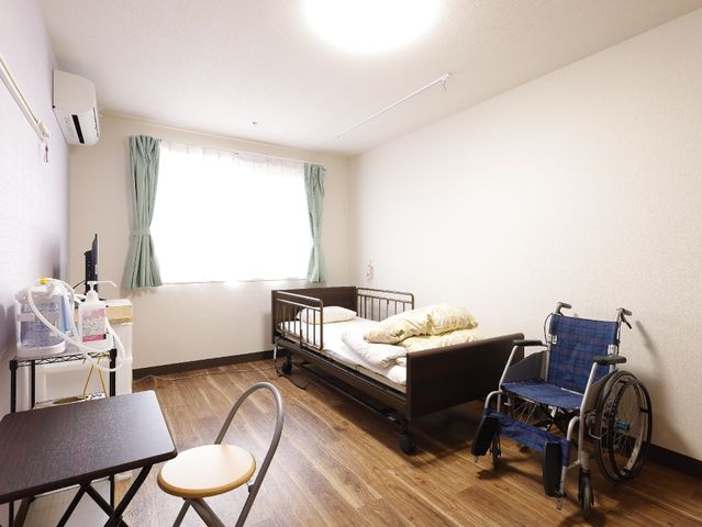 居室の明るい一室