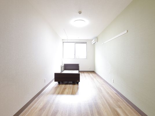 洋室のシンプルな居室