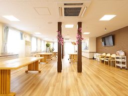 明るい広々ダイニング