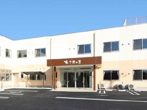 清潔感のある施設エントランス