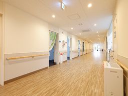 清潔感のある明るい廊下