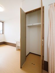 空白の洋室とクローゼット