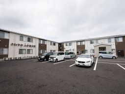 ゆったりとした駐車場の風景