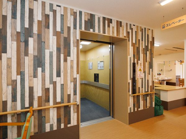 エレベーター付近の通路