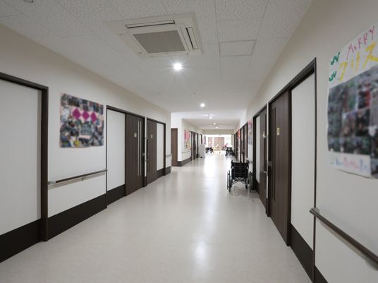 清潔感ある廊下の風景