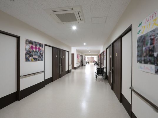 清潔感ある廊下の風景