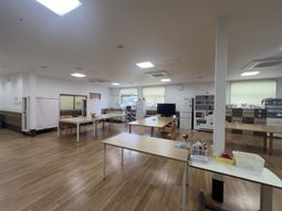 広々とした明るい居室