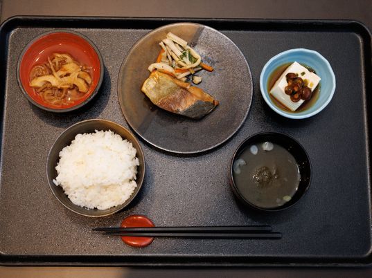 日本の伝統的な食事セット