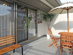明るいテラス席