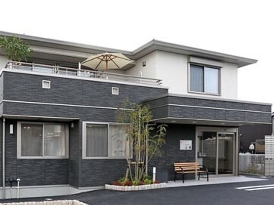 モダンな外観の建物