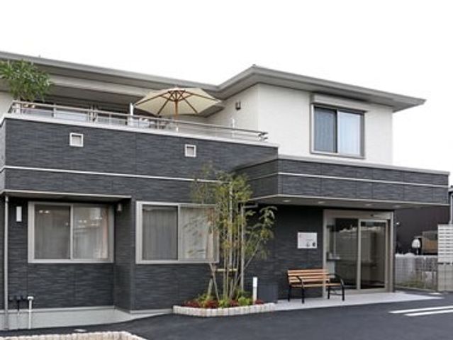 モダンな外観の建物