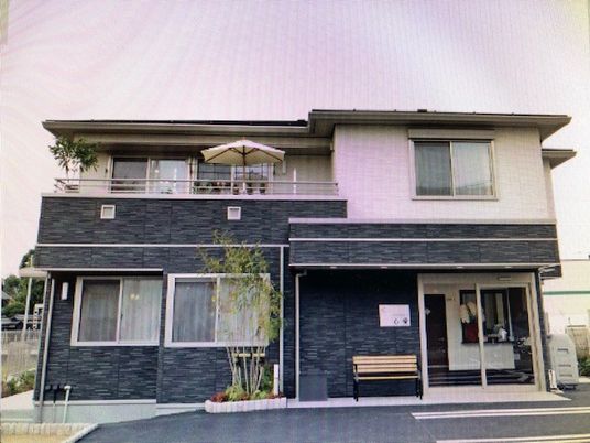 建物正面の外観  