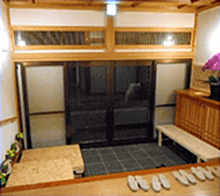 落ち着いた雰囲気のエントランス