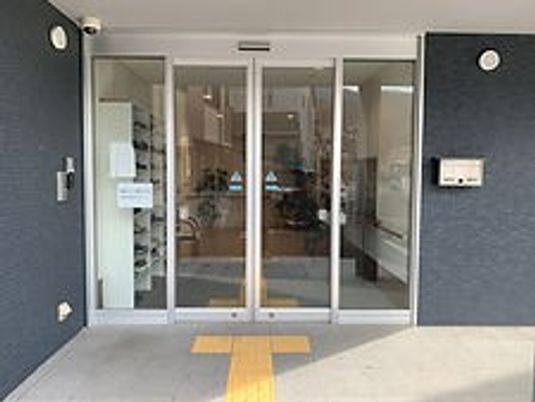 暖かみのあるエントランス