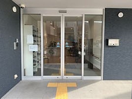 暖かみのあるエントランス