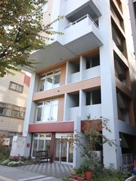 モダンな建物のエントランス