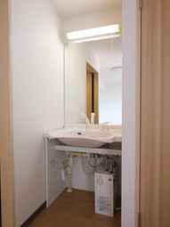 洗面台の照明と収納