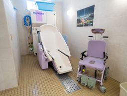 車いす対応浴室設備