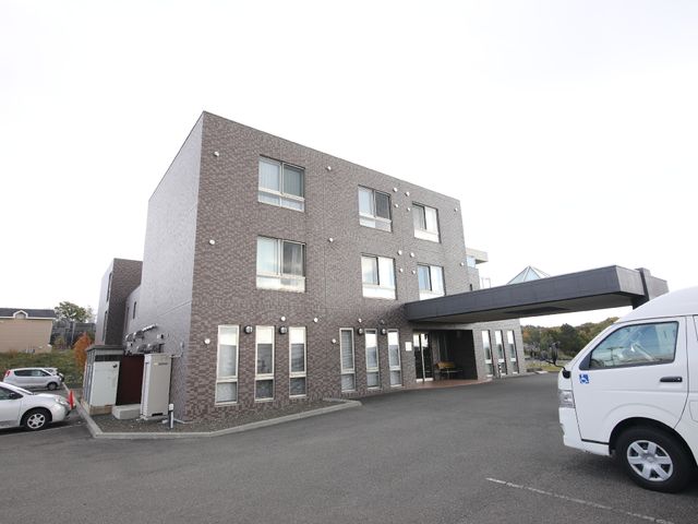 モダンな建物の外観 外観 清潔感あふれる外観の施設です。日々の職務に誇りを持ち、快適な環境での就業が望めます。