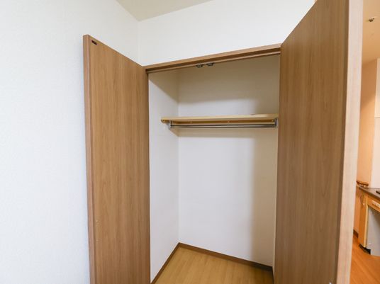 シンプルなクローゼット
