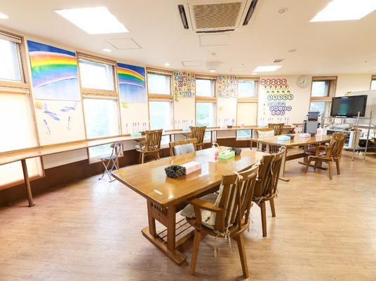 日差し入る快適食堂