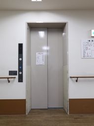 エレベーターの入口部分