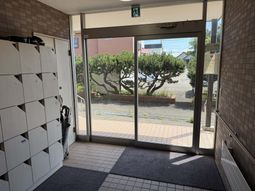 広々とした出入口