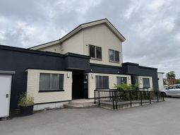 車椅子対応入り口の建物外観