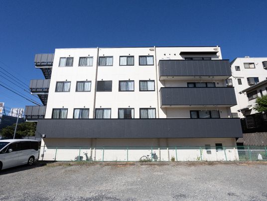 現代的な建物の外観