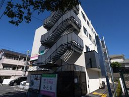 多階層建築の外観