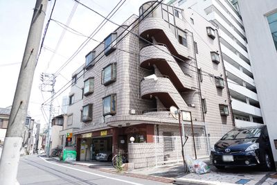 都市型の建物外観