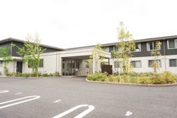 モダンな建物のエントランス