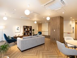 ゆったりした快適なラウンジ