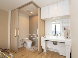 居室の洗面台とトイレ