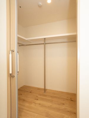 明るい空間のクローゼット