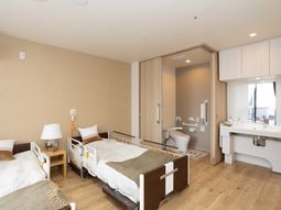 明るい居室の様子