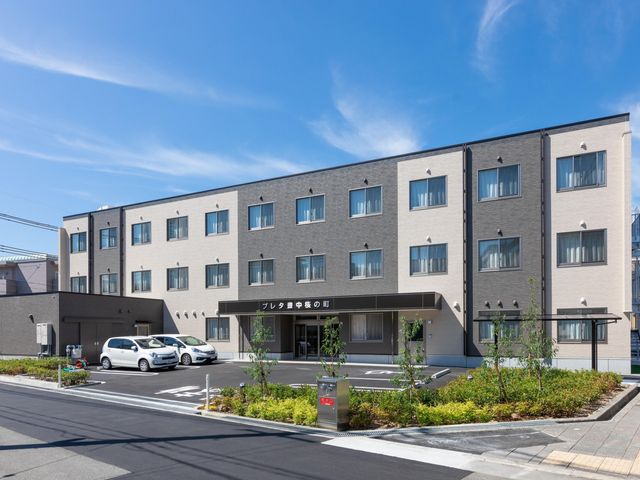 ゆとりある外観の建物 外観 ゆったりとした広々とした建物のエントランス。清潔感あふれる外観が心地良い雰囲気を醸し出しています。