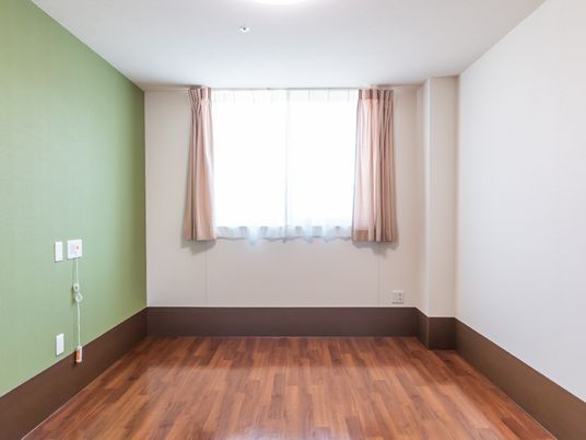 シンプルな洋室の角部屋